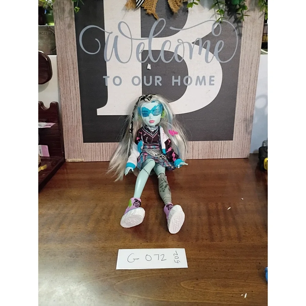 Monster High G3 Frankie Stein Fashion Doll Varsity Jacket Plaid Skirt G072